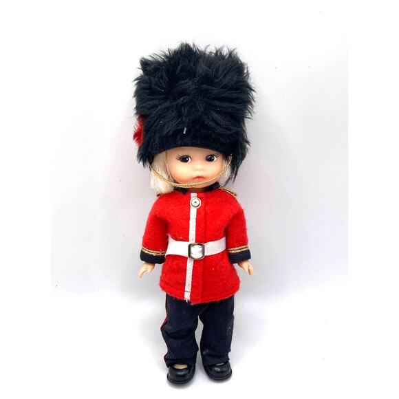 VTG Harrods Guardsman Amanda Jane doll w/ original packaging - Picture 1 of 8